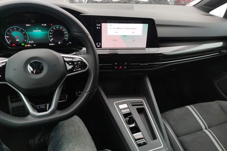 Used Volkswagen Golf 2023 280TSI DSG R-Line Lite Audio And AC Panel