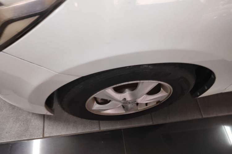 Used Hyundai Verna (older generation) 2014 1.4L Automatic Leading-Edge GLX Left Front Wheel Hub
