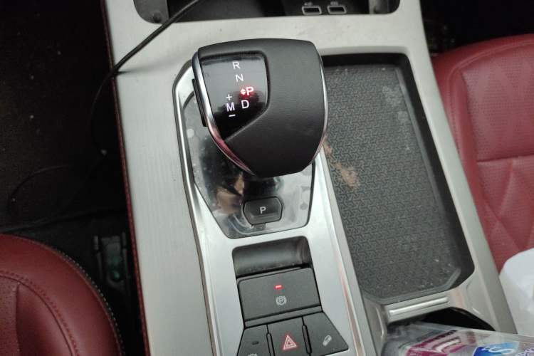 Used JETOUR X70 PLUS 2023 1.5T DCT Ziqiang PRO 7-Seater Gear Lever