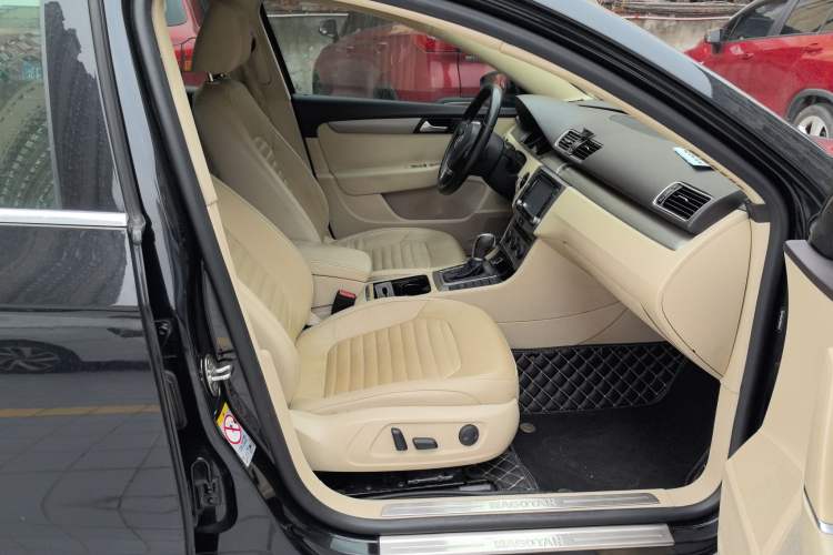 Used Volkswagen Magotan 2015 1.8TSI Advanced Model Right Front Seat