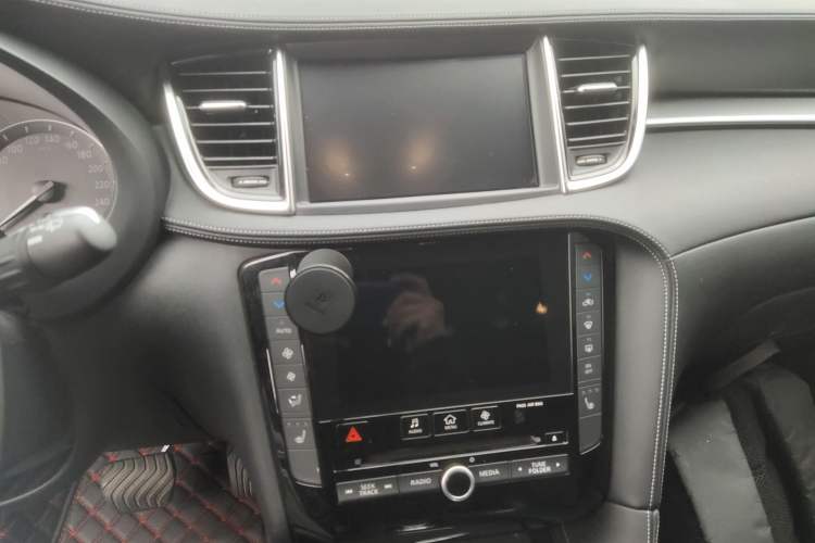 Used Infiniti QX50 2018 2.0T Two-Wheel Drive Fashion Edition Audio And AC Panel