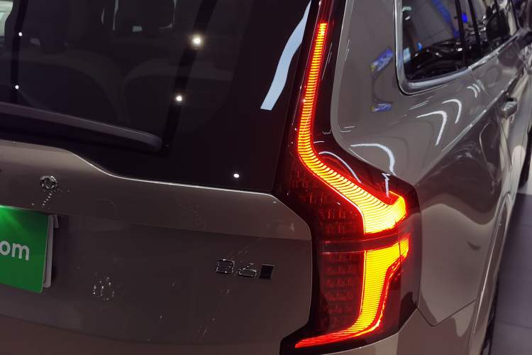 Used Volvo XC90 2025 Facelifted B6 Zhiyuan Luxury Version with 6 Seats