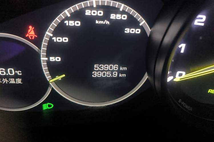 Used Porsche Panamera 2021 Panamera 4 E-Hybrid 2.9T Odometer Close Up