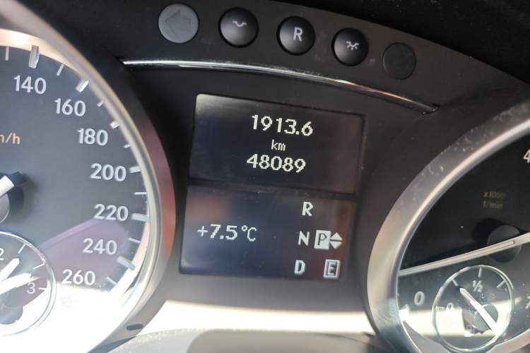 Used Mercedes-Benz R-Class 2017 R 320 4MATIC Business Edition Prestige Model
