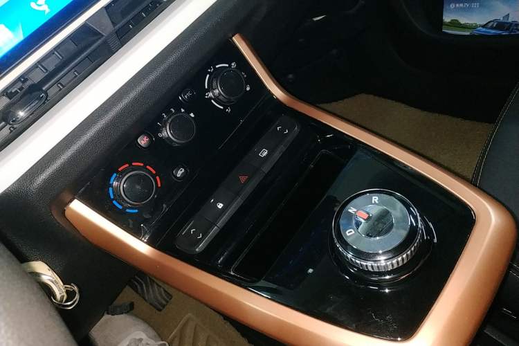 Used Dongfeng NAMMI BOX 2022 Revised Light Wind Edition 201 km Standard Version