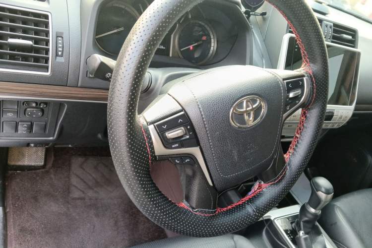 Used Toyota Prado 2018 3.5L Automatic TX-L with Rear-Mounted Spare Tire Steering Wheel