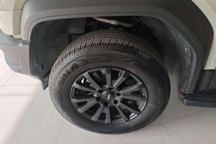 Used Formula Leopard 5 2023 Navigator Edition Left Front Wheel Hub