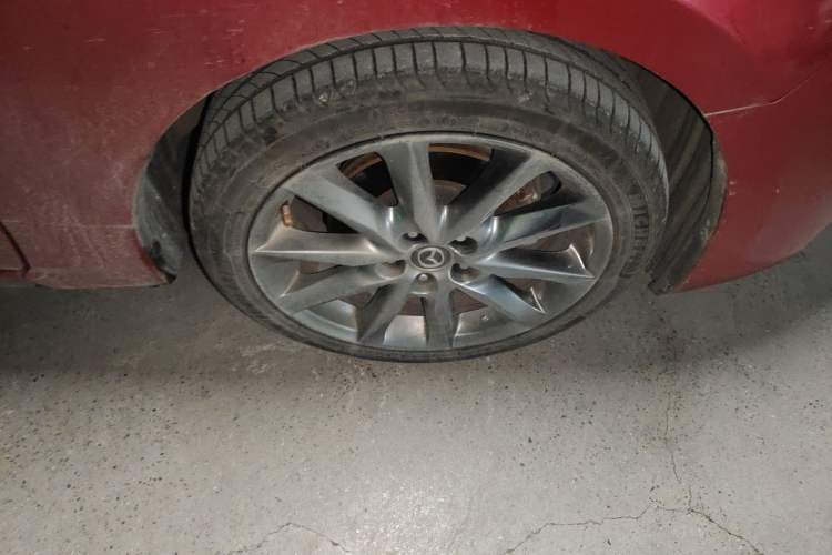 Used Mazda 3 Axela 2017 Hatchback 2.0L Automatic Luxury Model Emission Standard China V Right Front Wheel Hub