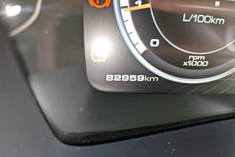 Used Wey VV7 2017 2.0T Flagship Model Odometer Close Up