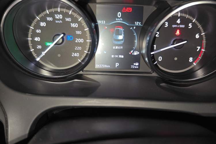 Used Land Rover Discovery Sport 2019 240 PS SE Version China VI Standard Odometer Close Up