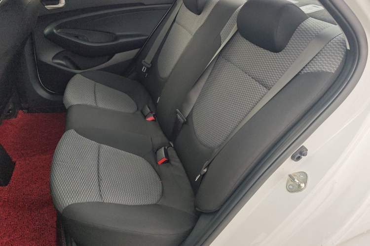 Used Hyundai Verna (older generation) 2017 1.4L Manual Refreshed Version China V Standard Left Rear Seat