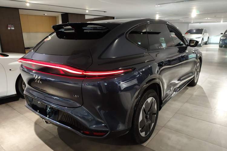 Used IM LS7 2023 100kWh Lux Rear-Drive Version