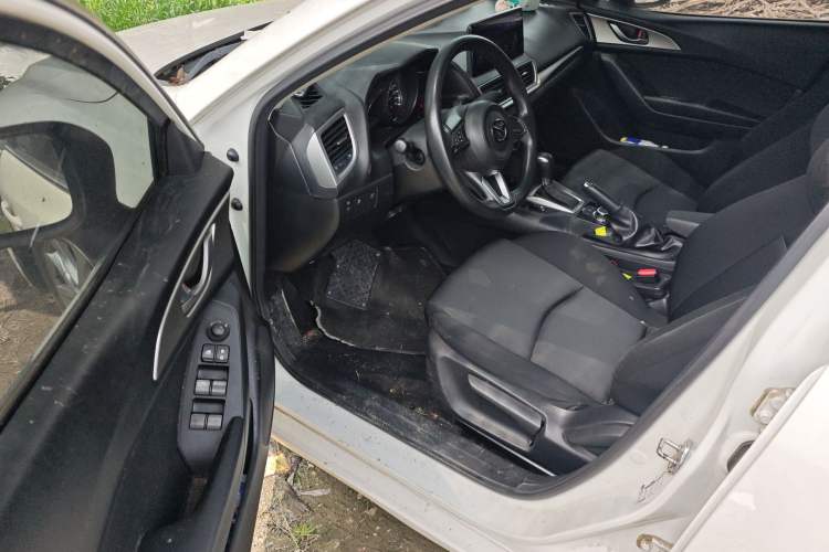 Used Mazda 3 Axela 2017 Sedan 1.5L Automatic Comfort Model Emission Standard China V
