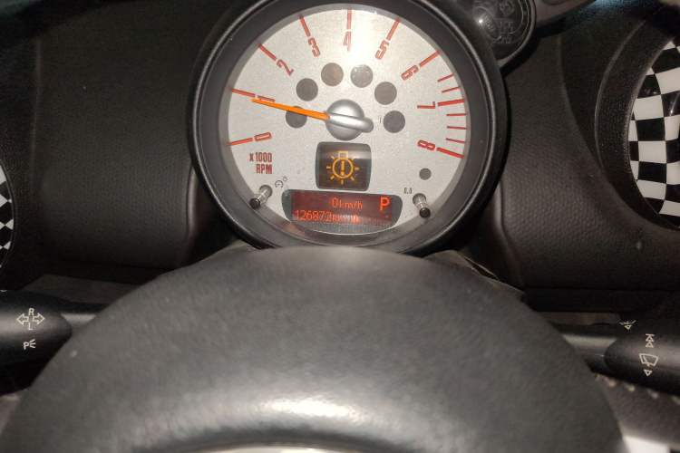 Used MINI Countryman 2013 1.6T COOPER ALL4 Fun Odometer Close Up