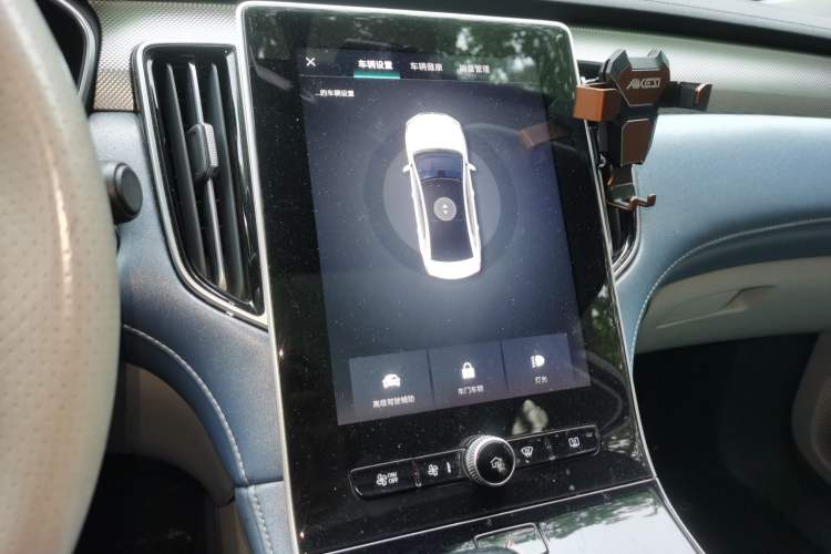 Used Rising ER6 2020 620 km Smart Drive Version Audio And AC Panel