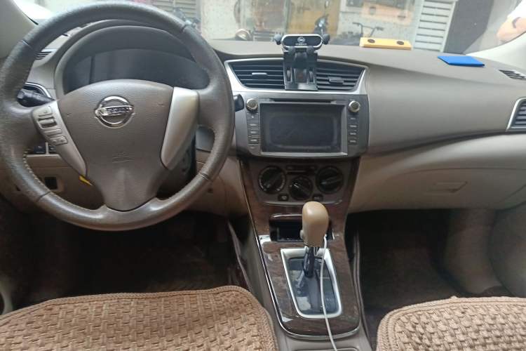 Used Nissan Sylphy 2012 1.6 XL CVT Luxury Edition Center Console