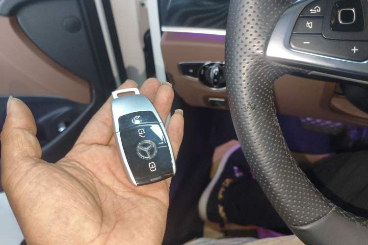 Used Mercedes-Benz E-Class 2017 E 300 L Sport Luxury Edition Interior 1