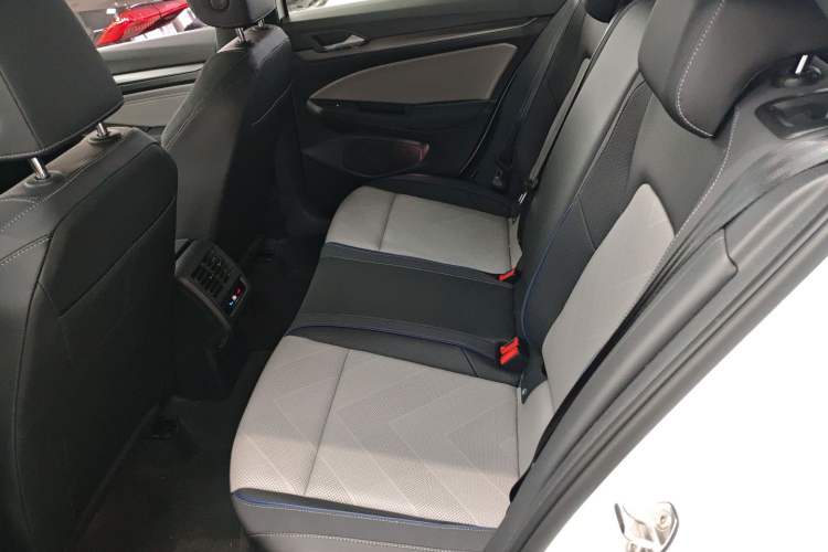 Used Volkswagen Golf 2025 300TSI R-Line