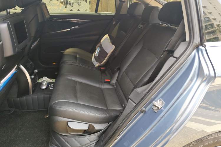 Used BMW 5 Series GT 2011 535i xDrive Luxury Edition Left Rear Seat