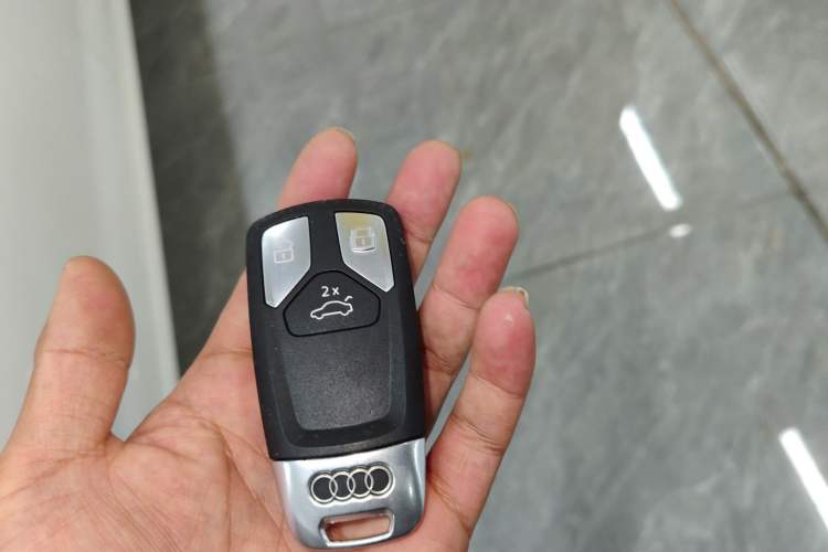 Used Audi A4L 2020 40 TFSI Fashionable and Elegant Model Vehicle Key