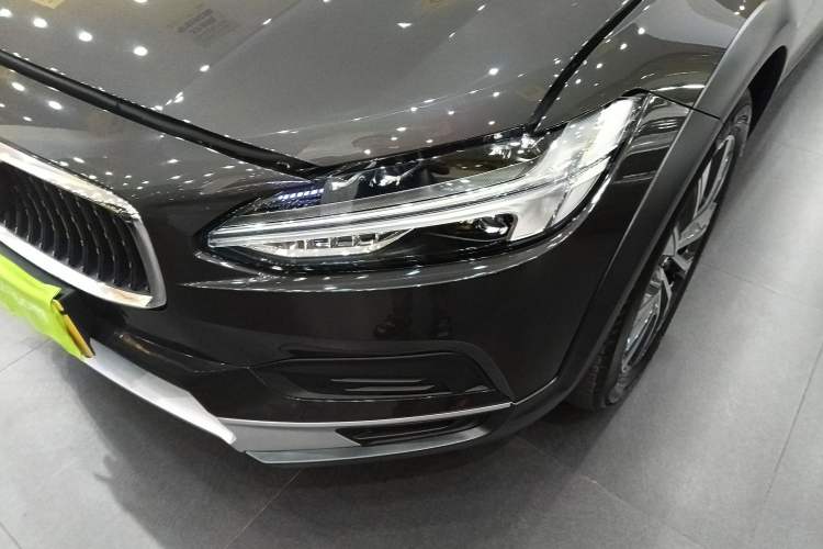 Used Volvo V90 2024 Cross Country B5 AWD Smart Range Edition
