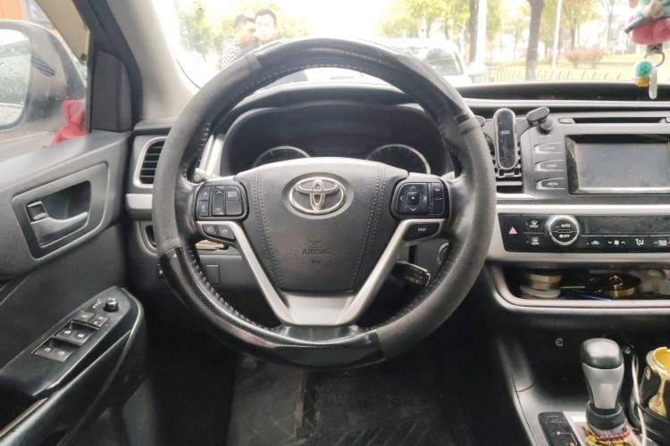 Used Toyota Highlander 2015 2.0T Four-Wheel Drive Luxury Navigation Version with 7 Seats
