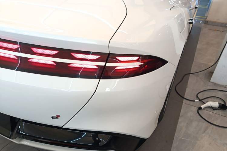 Used Denza Z9 2024 1100 km All-Wheel-Drive Ultra Version
