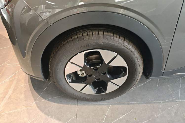 Used Geely Galaxy Geome 2025 310km Dream Edition Left Front Wheel Hub