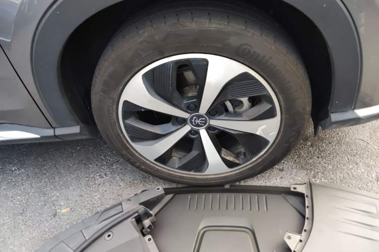 Used BYD Song PLUS New Energy 2021 DM-i 110KM Flagship PLUS Right Front Wheel Hub