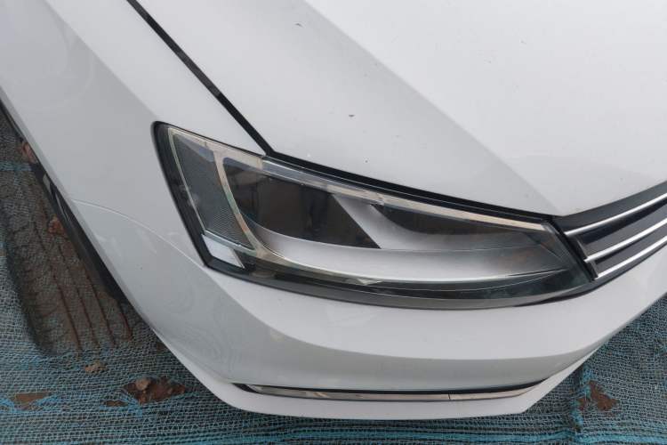 Used Volkswagen Sagitar 2018 280TSI DSG Comfort Model Right Front Headlight