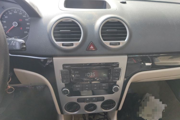 Used Volkswagen Lavida 2011 1.6L Manual Joy Version Audio And AC Panel