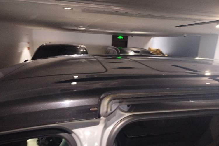 Used SAIC MAXUS Dajia 9 2022 Long-Range High-Mountain Six-Seater Version Roof