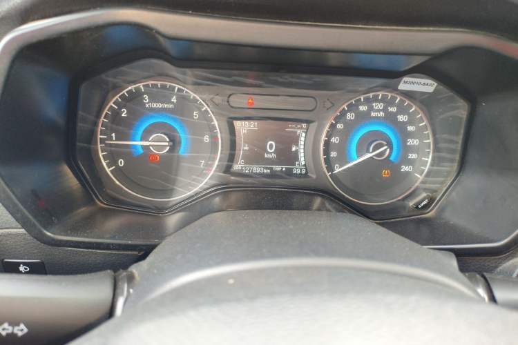 Used Dongfeng Fengon 580 2017 1.5T Manual Luxury Model Odometer Close Up