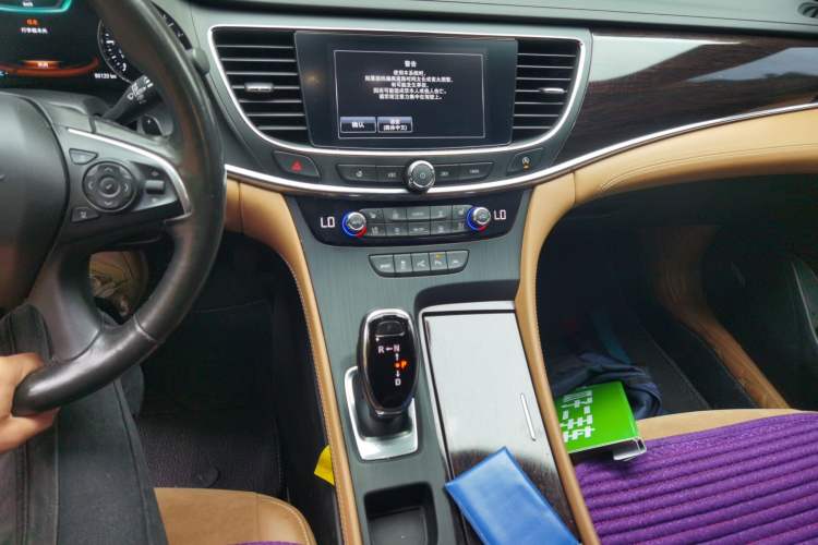 Used Buick LaCrosse 2018 28T Luxury Model Audio And AC Panel