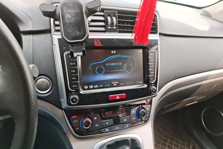 Used Haval M6 2019 1.5T Manual Two-Wheel Drive Elite Version China VI Standard Audio And AC Panel