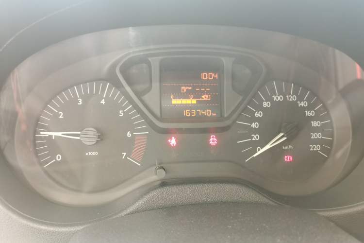 Used Citroen Elysee 2015 Zhishang Edition 1.6L Manual Fashion Model Odometer Close Up