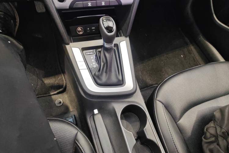 Used Hyundai Elantra (6th Generation / Lingdong) 2016 1.6L Automatic ZhiXuan – Elite Version Gear Lever