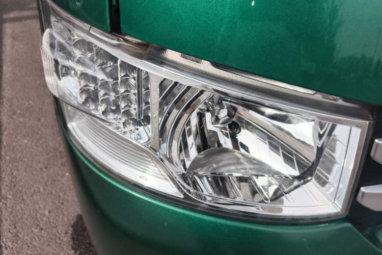 Used Foton Scenic G7 2022 2.4L Gasoline Commercial Version Short Wheelbase High-Roof Van 2 Seats Model 4K22D4M Right Front Headlight