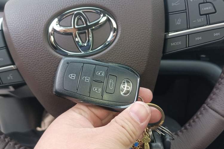 Used Toyota Granvia 2026 Model 2.5L Hybrid Prestige PLUS Four-Wheel Drive Edition