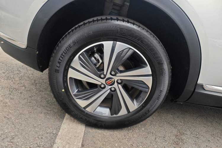 Used Hongqi HS5 2019 2.0T Smart Connect Flagship Edition Right Rear Wheel Hub