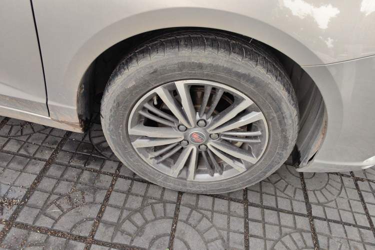 Used Roewe i5 2019 1.5L Automatic 4G Connected Langhao Edition Right Front Wheel Hub