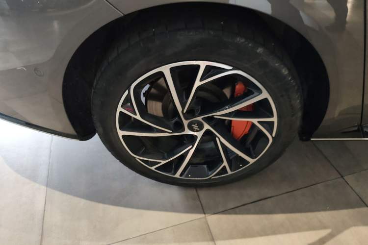 Used IM L7 2022 Dynamic Model Right Rear Wheel Hub