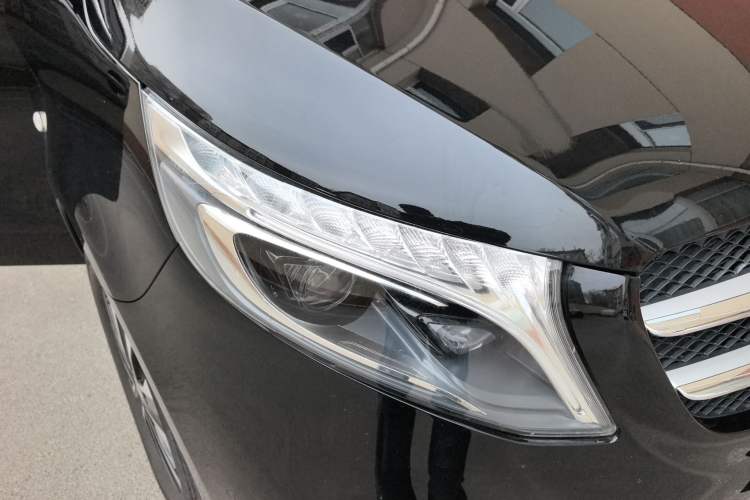 Used Mercedes-Benz Vito 2021 2.0T Elite Version 7 Seats Right Front Headlight