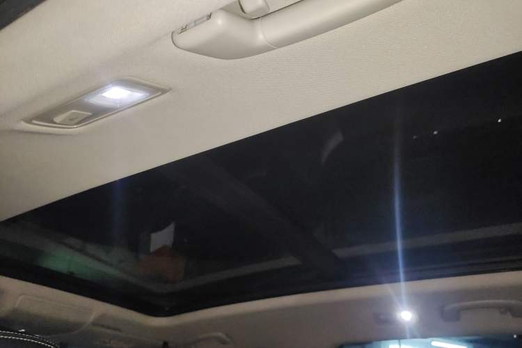 Used Volkswagen Tiguan L 2019 Updated Version 330TSI Automatic Two-Wheel Drive Panoramic Comfort Edition China VI Standard
