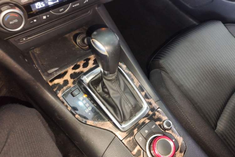 Used Mazda 3 Axela 2014 Sedan 1.5L Automatic Luxury Model