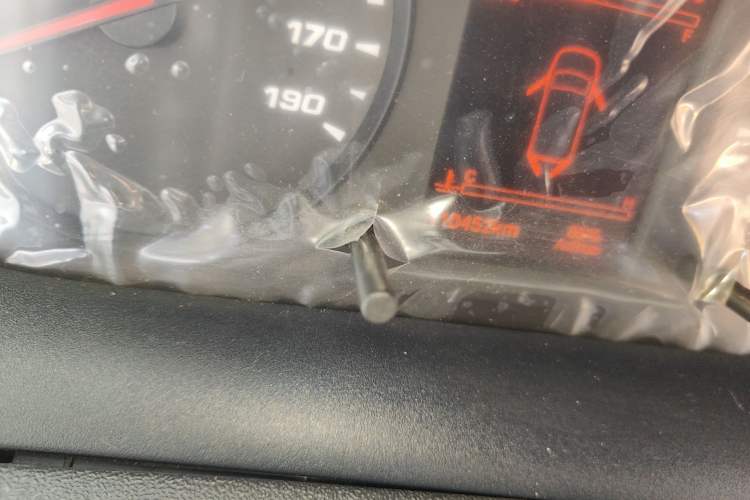 Used Iveco Eurocargo 2021 2.0T Manual - Yunrui Long Wheelbase Short Overhang High Roof Manual Doors – F1A Odometer Close Up