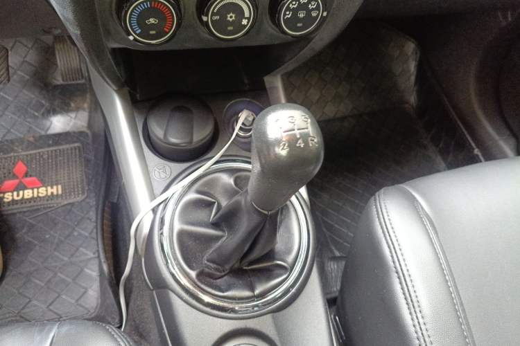 Used Mitsubishi ASX 2013 1.6L Manual Two-Wheel Drive Standard Edition Gear Lever