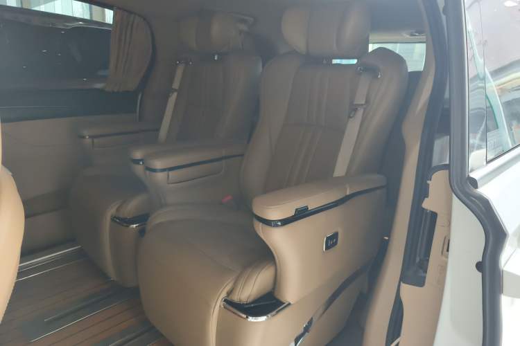 Used Buick GL8 2021 ES Land Cruiser 653T Luxury Edition
