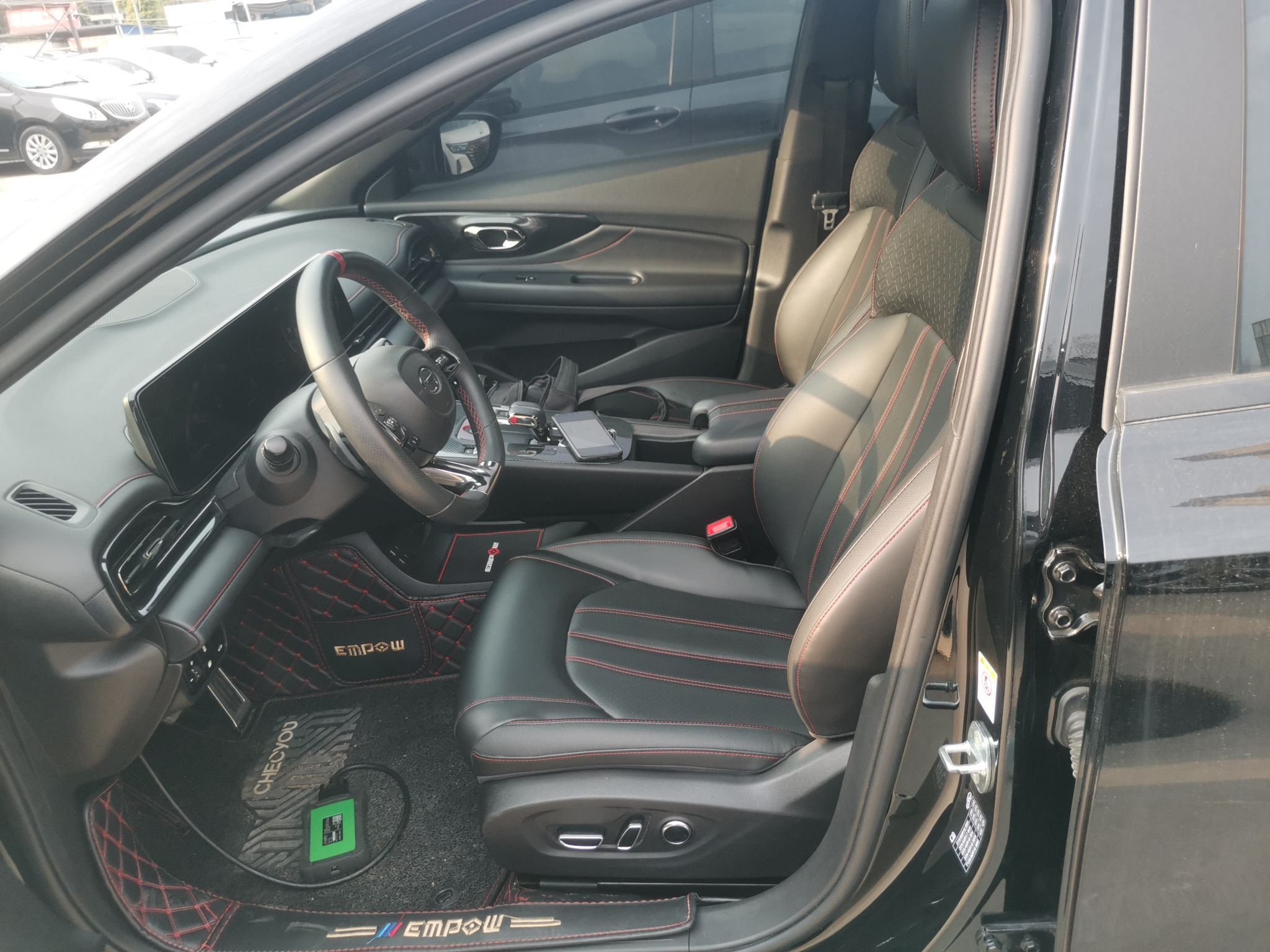 Переднее сиденье в автомобиле