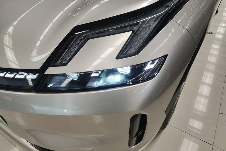 Used Lynk & Co 08 EM-P 2023 220km All-Wheel-Drive Performance Halo